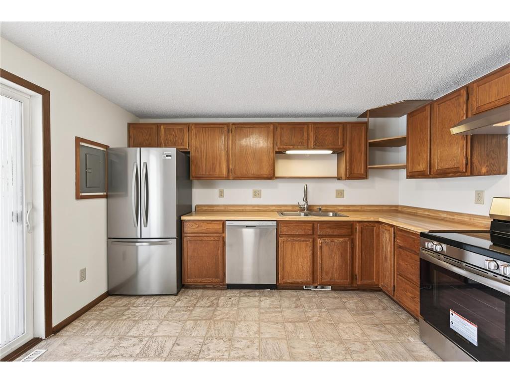 1496 Granada Avenue N Oakdale MN 55128 7016384 image4