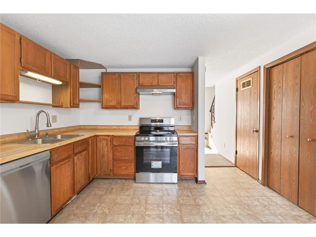 1496 Granada Avenue N Oakdale MN 55128 7016384 image6