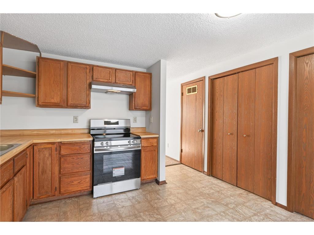 1496 Granada Avenue N Oakdale MN 55128 7016384 image7