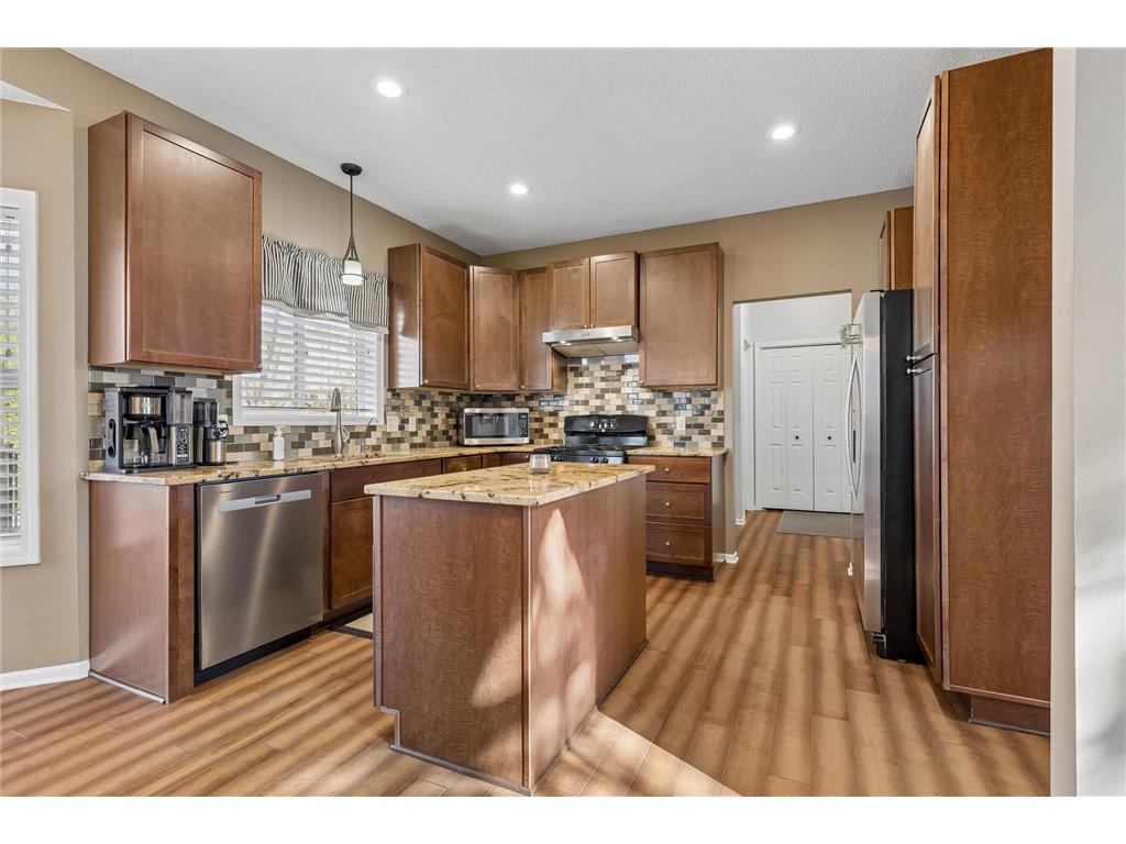 14978 Valley View Drive Savage MN 55378 7063919 image2