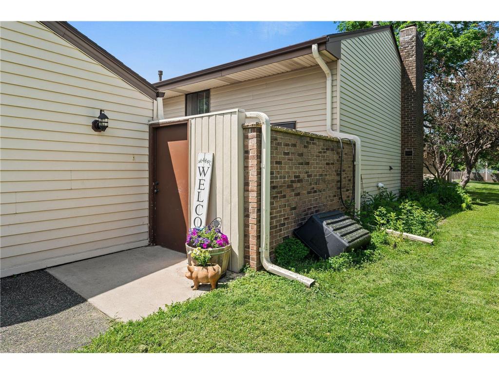 15 Marie Avenue E West Saint Paul MN 55118 6544596 image1