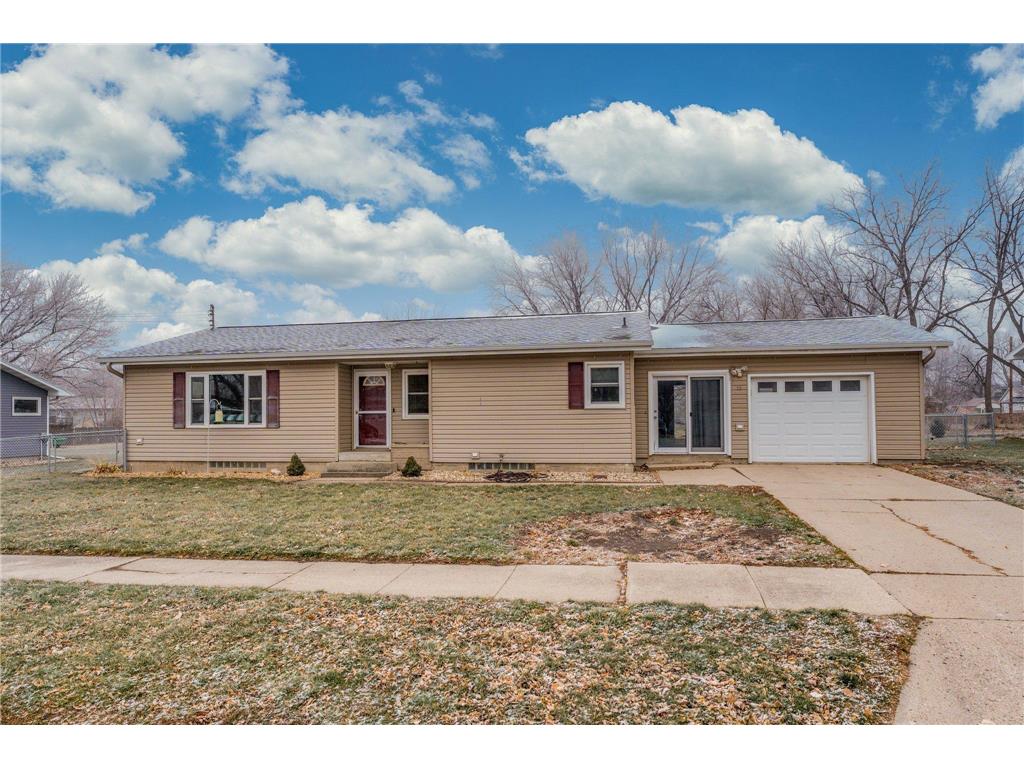 15 Minnesota Avenue W Minnesota Lake MN 56068 6468169 image1