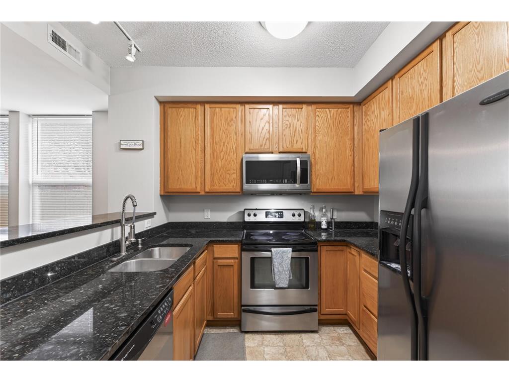 150 E Burnsville Parkway #101 Burnsville MN 55337 7060512 image10