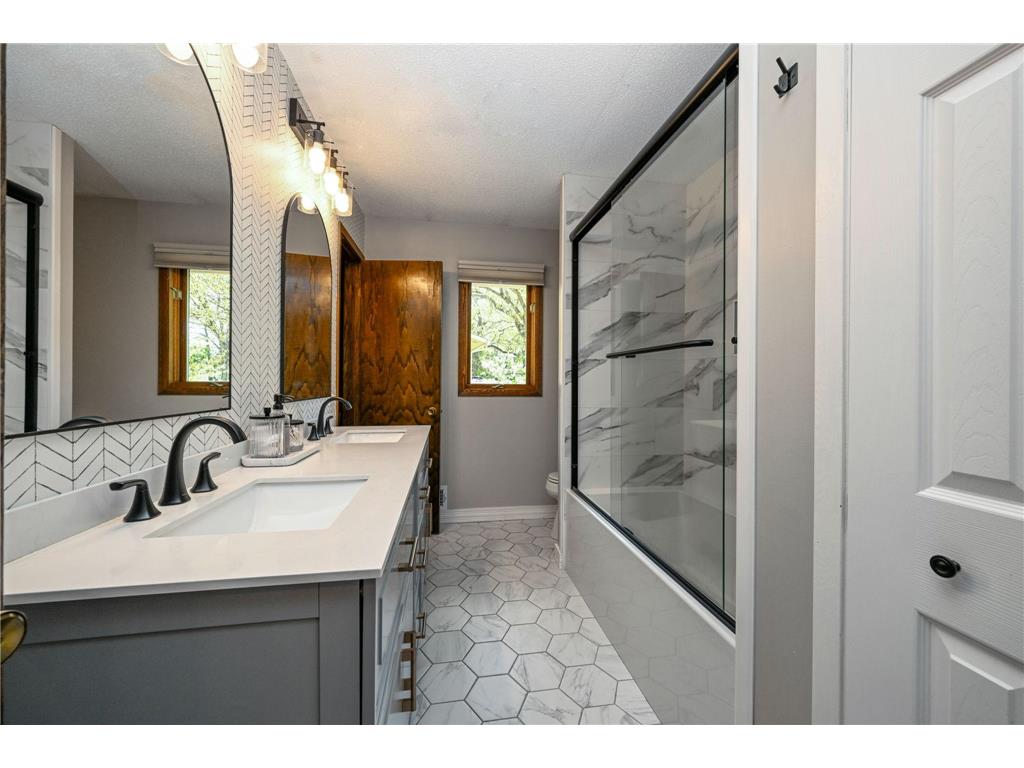 15008 Oakland Avenue Burnsville MN 55306 7070838 image12