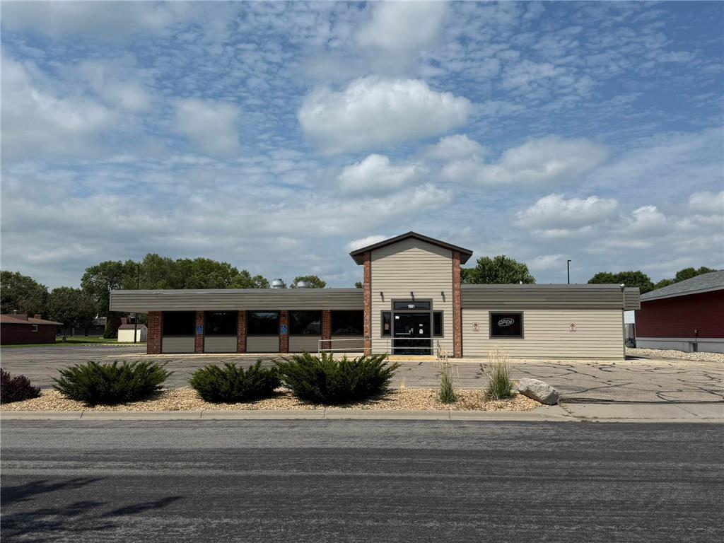 1501 E College Drive Marshall MN 56258 6766738 image1