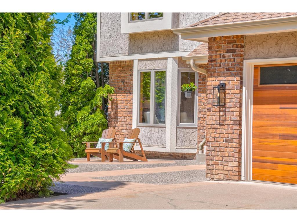 1501 Royal Lane Arden Hills MN 55112 7046692 image1