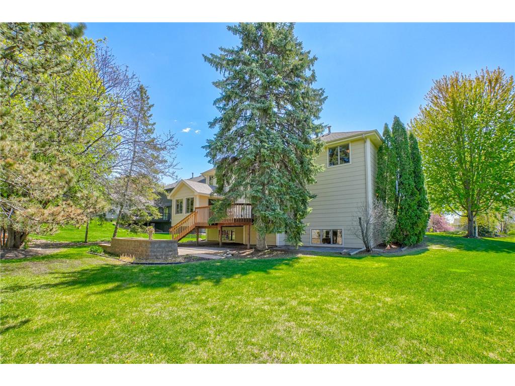 1501 Royal Lane Arden Hills MN 55112 7046692 image2