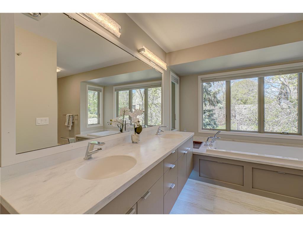 1501 Royal Lane Arden Hills MN 55112 7046692 image20