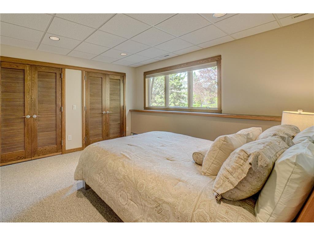 1501 Royal Lane Arden Hills MN 55112 7046692 image28