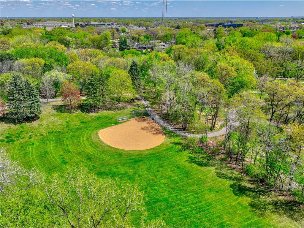 1501 Royal Lane Arden Hills MN 55112 7046692 image35