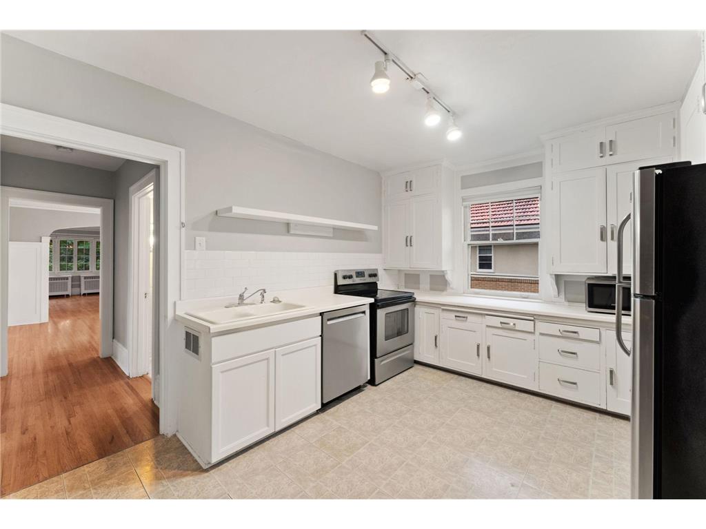 1501 Summit Avenue #B Saint Paul MN 55105 6767290 image3