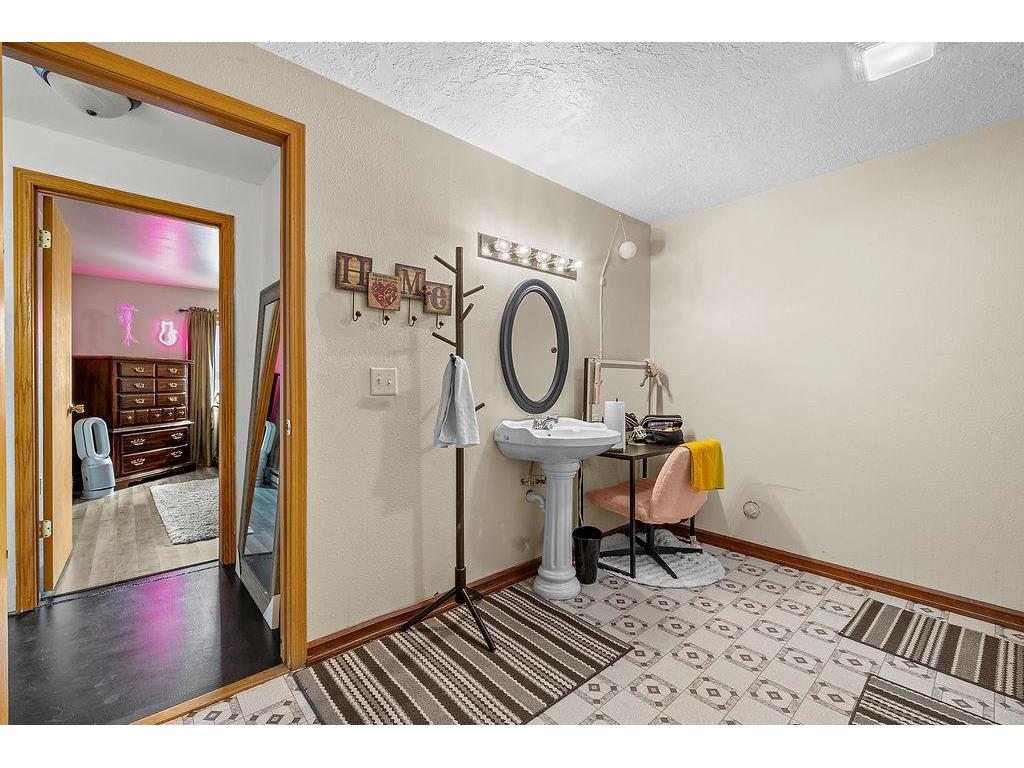 1503 16th Street NW #B Minot ND 58703 7066243 image25