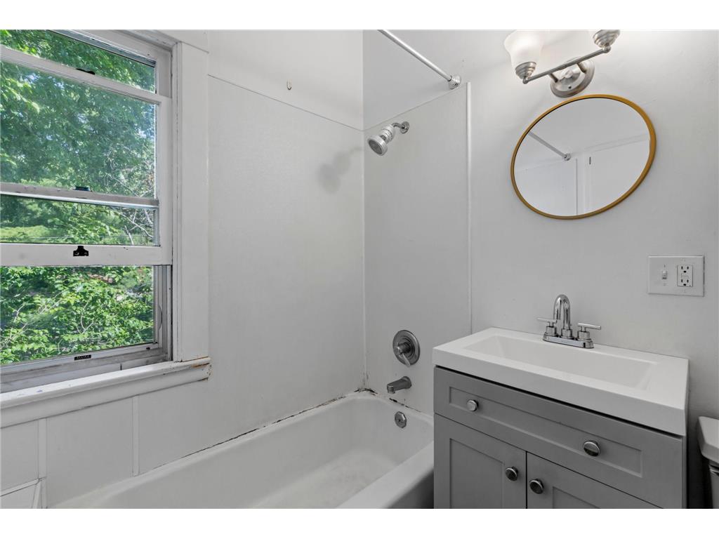 1503 Washington Street NE Minneapolis MN 55413 7093861 image47