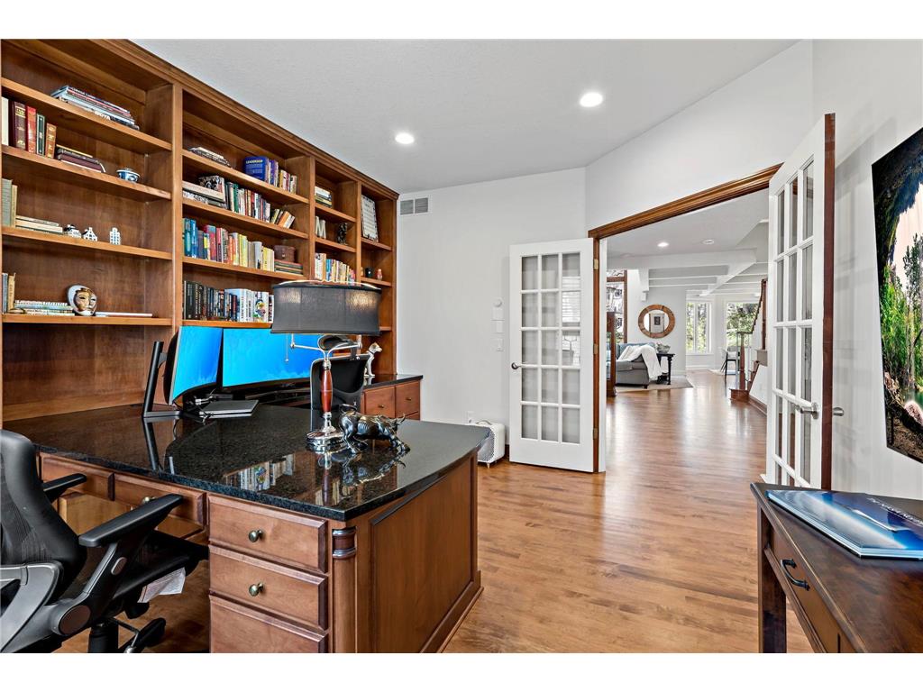 1504 Summit Oaks Court Burnsville MN 55337 7069951 image11