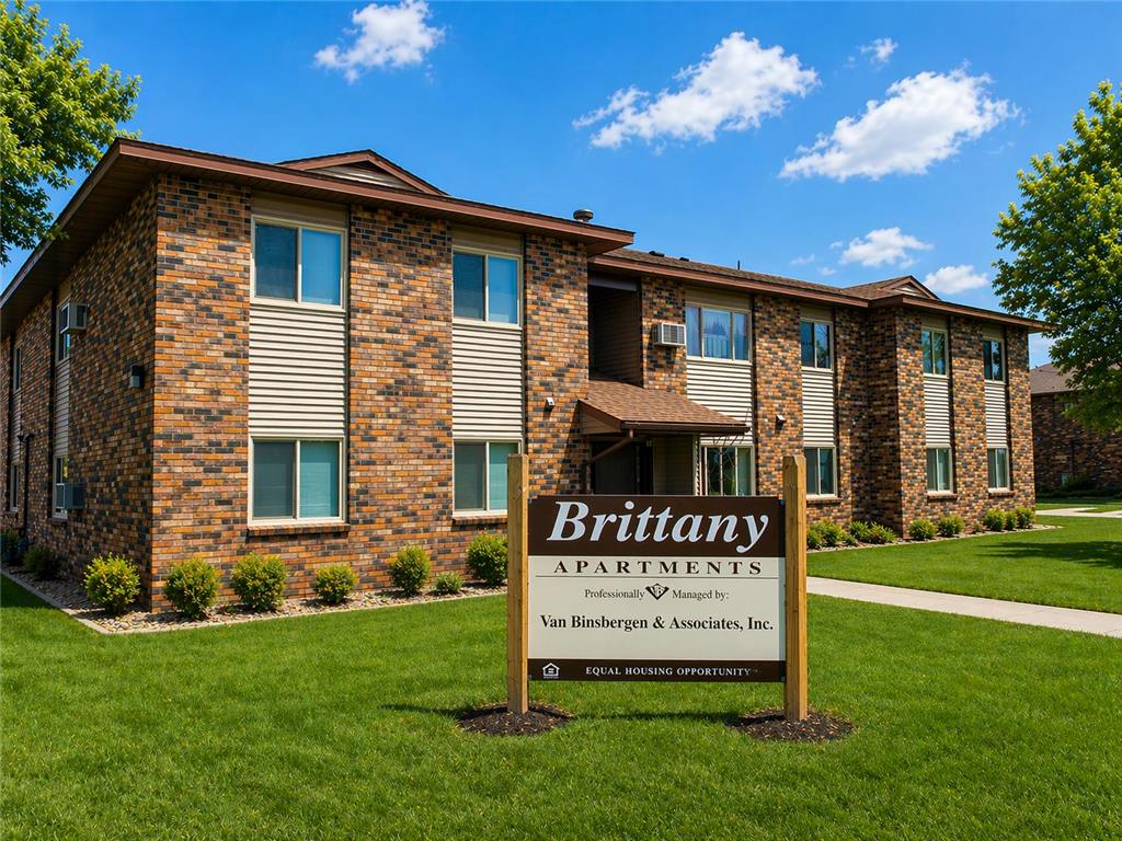 1505 Darling Drive #8 Worthington MN 56187 7059561 image1