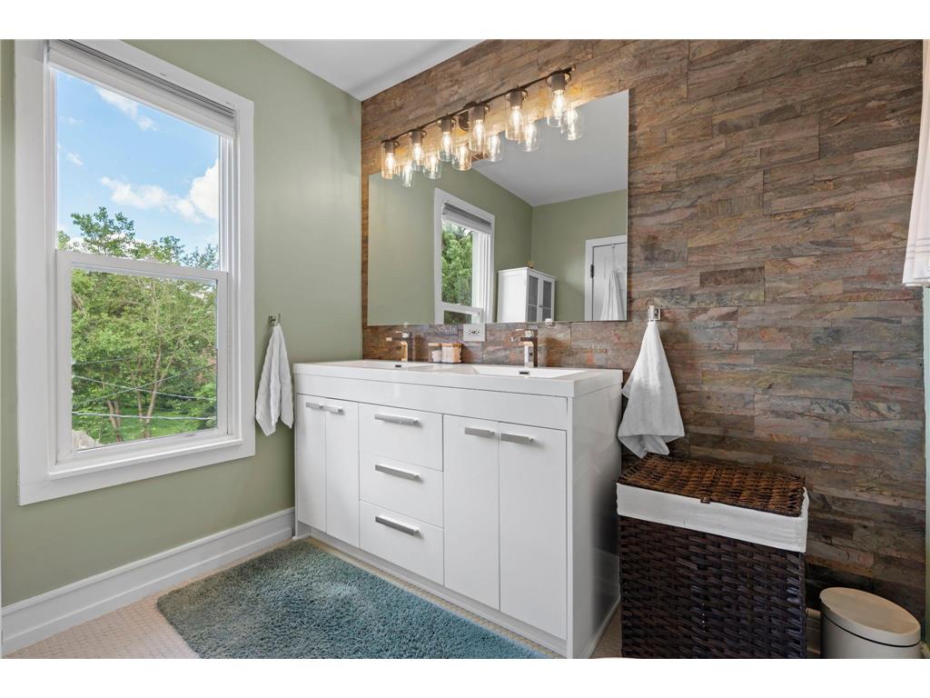 1507 Girard Avenue N Minneapolis MN 55411 7106455 image32