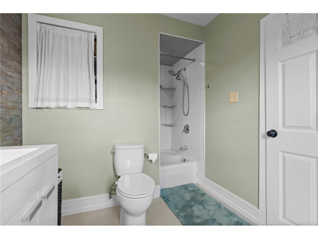 1507 Girard Avenue N Minneapolis MN 55411 7106455 image33