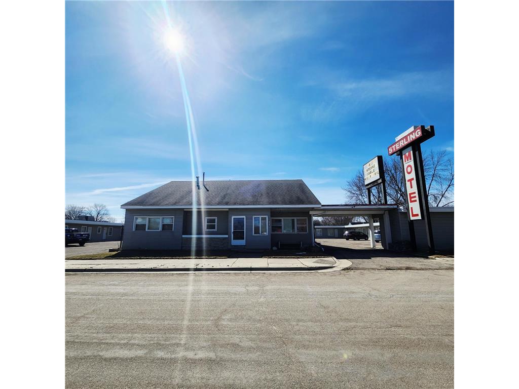 1507 W Oakland Avenue Austin MN 55912 7042016 image1