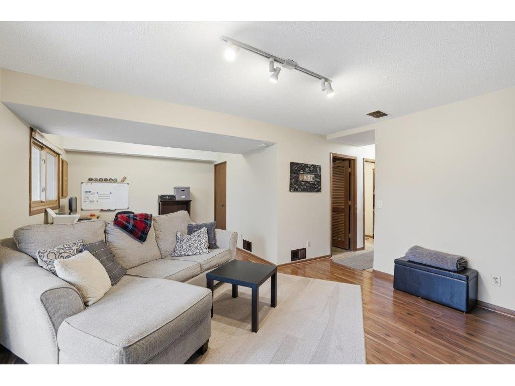 1509 W 140th Street Burnsville MN 55337 7044972 image18