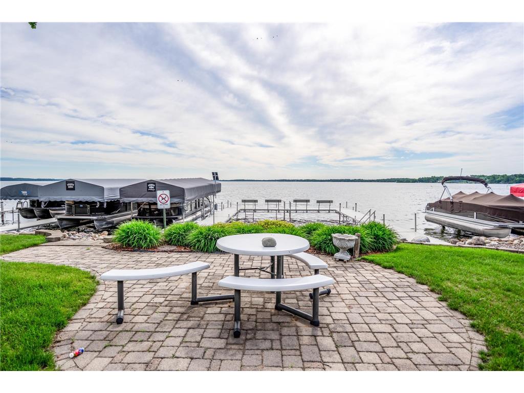 151 Lake Avenue N #102 Spicer MN 56288 - Green 7085903 image2