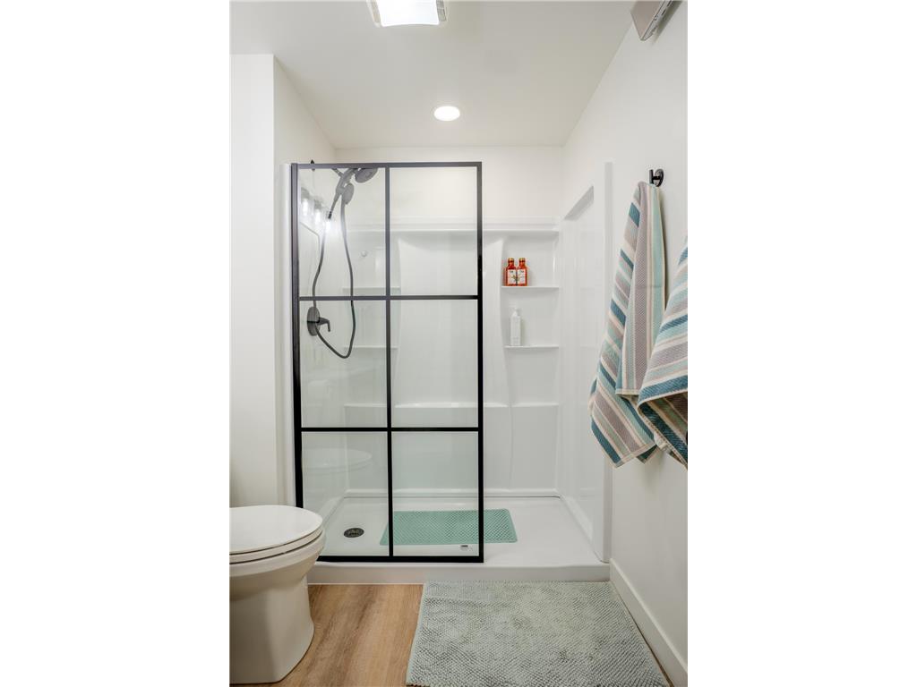 151 Lake Avenue N #102 Spicer MN 56288 - Green 7085903 image20