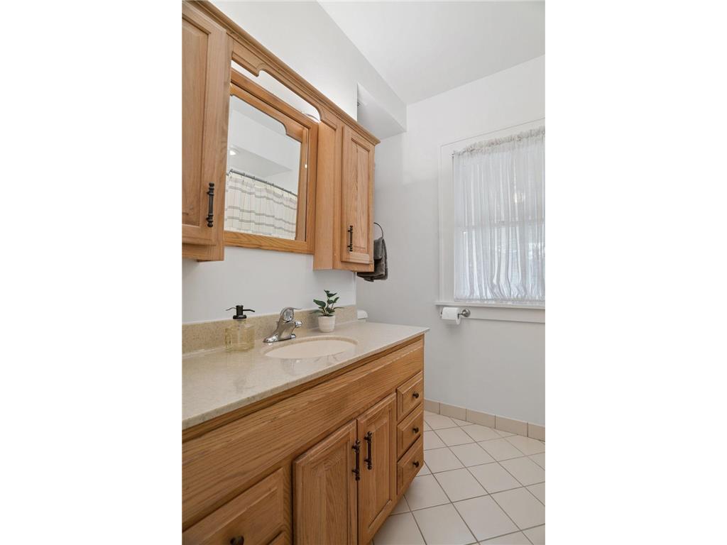 1511 Branston Street Saint Paul MN 55108 6786623 image13