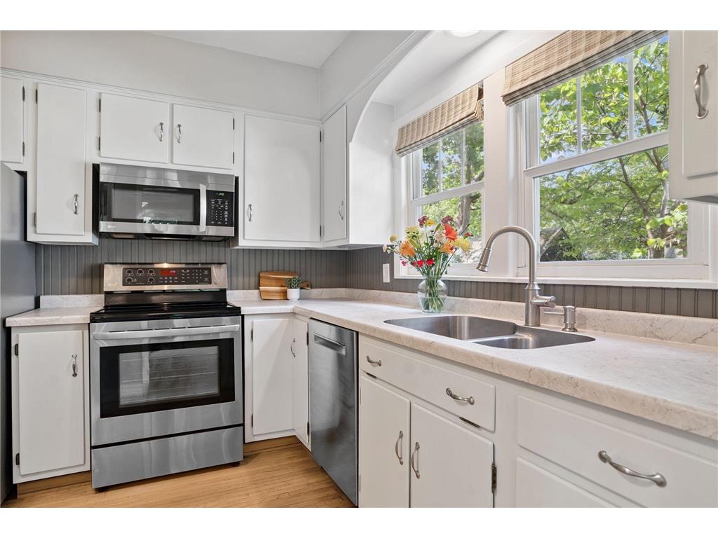 1511 Branston Street Saint Paul MN 55108 6786623 image9