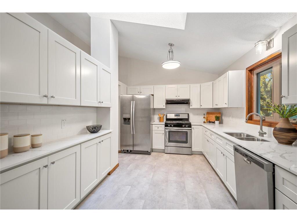 1512 Rushmore Drive Burnsville MN 55306 6629727 image1