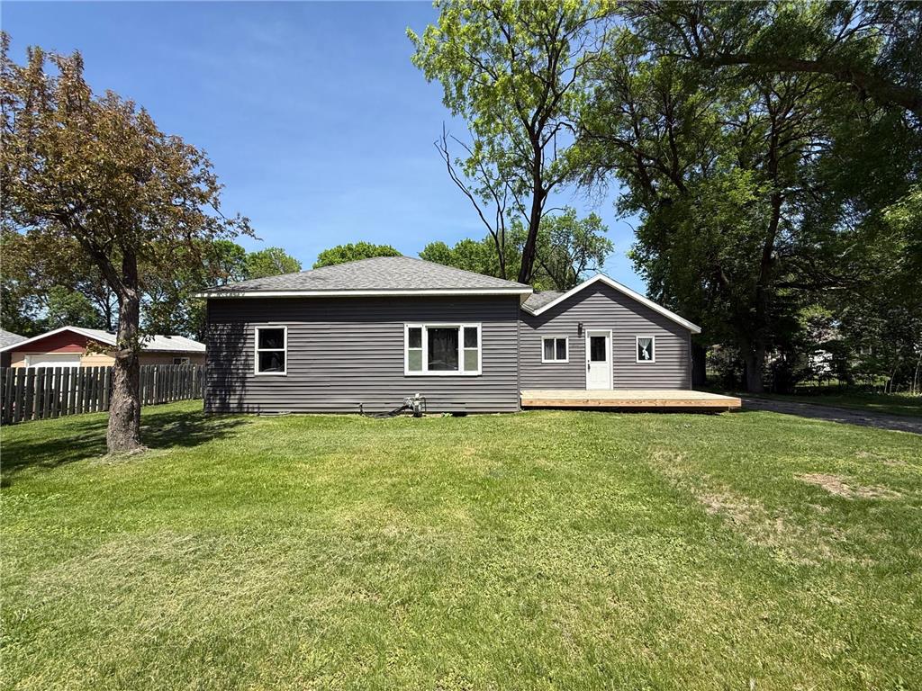 1514 Trott Avenue SW Willmar MN 56201 7082736 image1