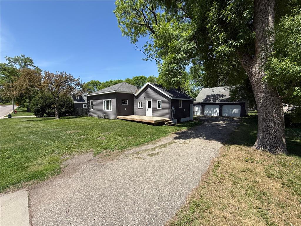 1514 Trott Avenue SW Willmar MN 56201 7082736 image2