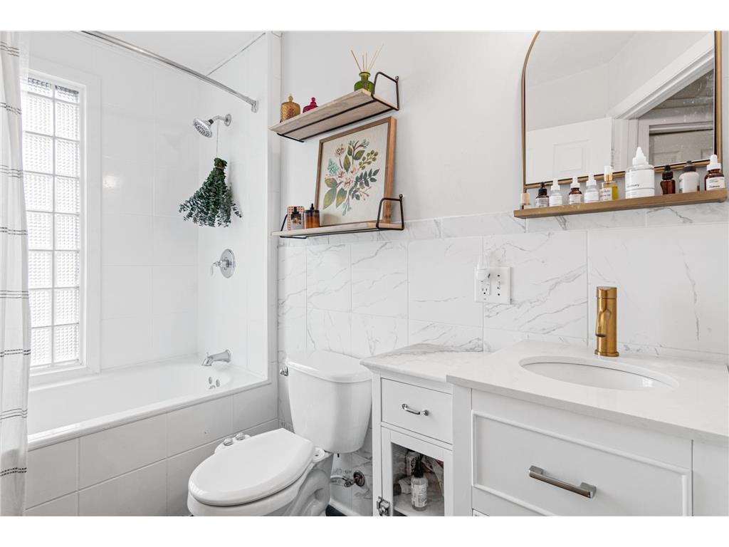 1515 Blair Ave Saint Paul MN 55104 7045155 image16
