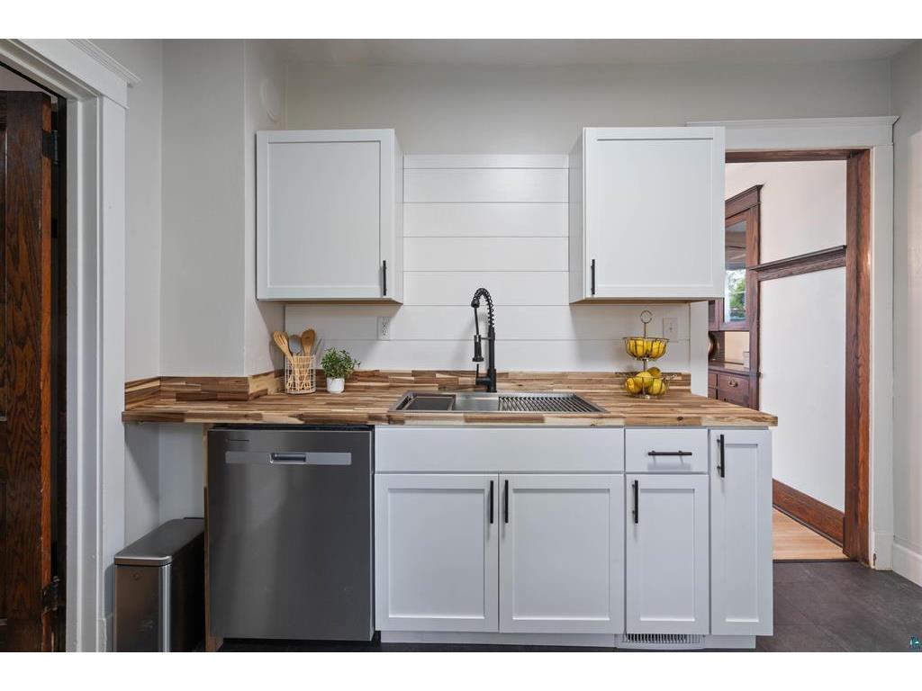 1515 N 8th Avenue E Duluth MN 55805 7087645 image10