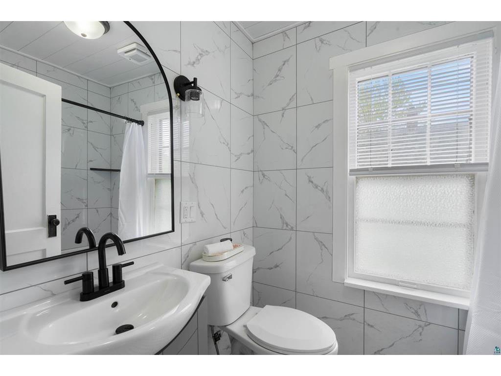 1515 N 8th Avenue E Duluth MN 55805 7087645 image17