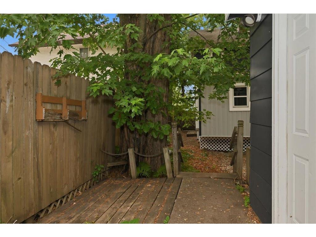 1515 N 9th Avenue E Duluth MN 55805 7110972 image25