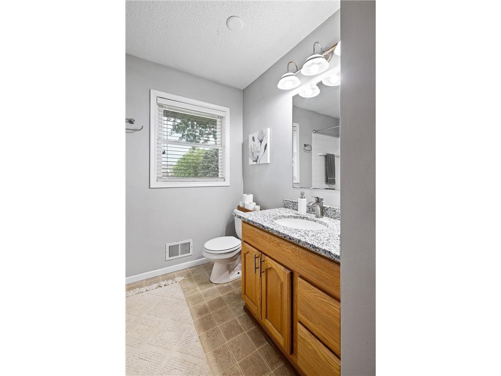 1515 Woodhill Road Burnsville MN 55337 6583092 image20