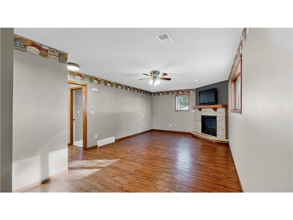 15158 241st Avenue Bristol Twp MN 55965 7042683 image32