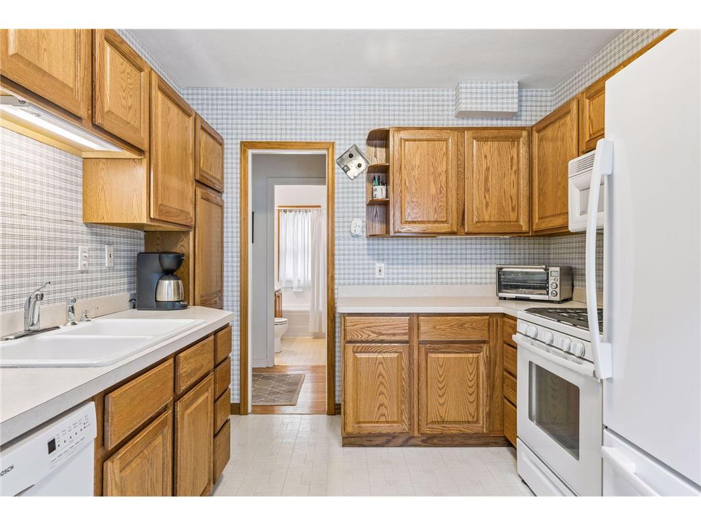 1516 Asbury Street Saint Paul MN 55108 7073963 image16