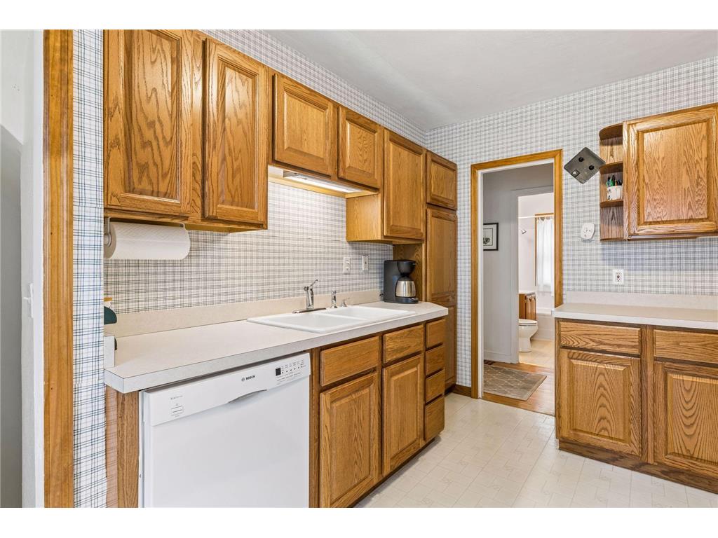 1516 Asbury Street Saint Paul MN 55108 7073963 image17
