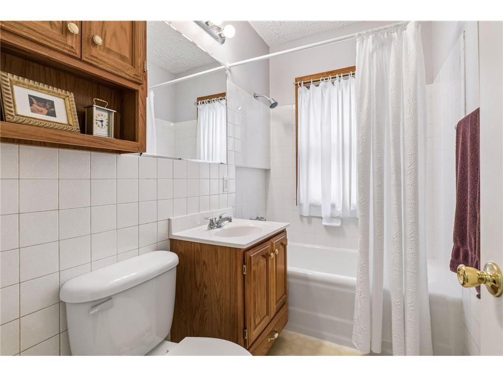 1516 Asbury Street Saint Paul MN 55108 7073963 image24