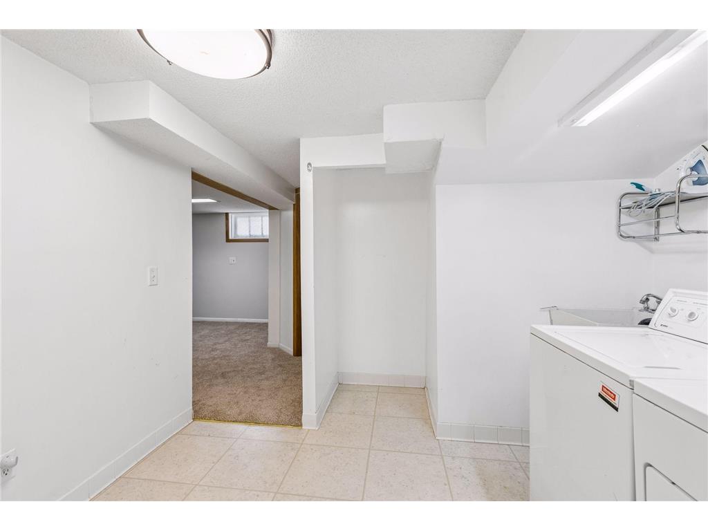 1516 Asbury Street Saint Paul MN 55108 7073963 image38
