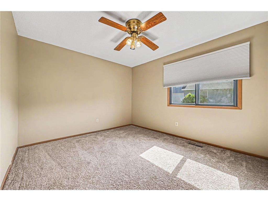 1516 Helmo Avenue N Oakdale MN 55128 7096404 image11