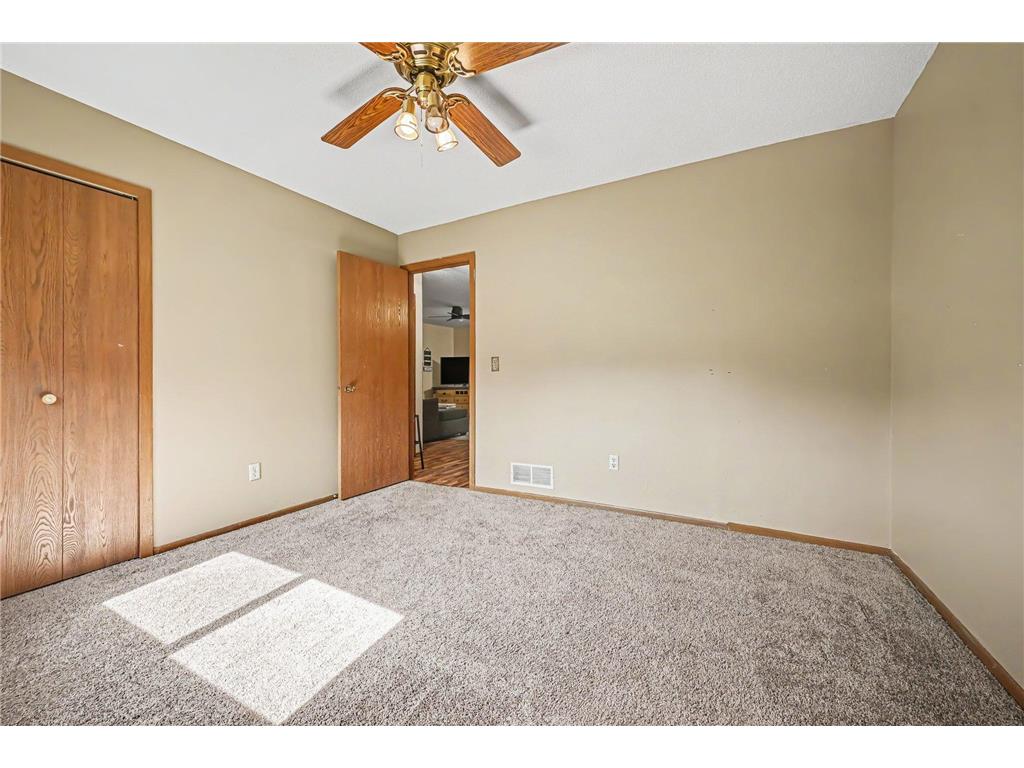 1516 Helmo Avenue N Oakdale MN 55128 7096404 image12