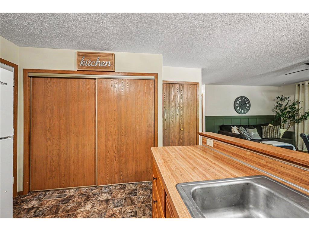 1516 Helmo Avenue N Oakdale MN 55128 7096404 image8