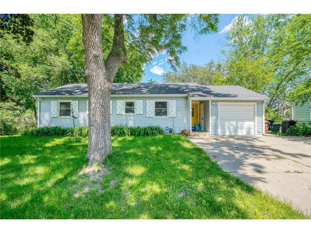 1517 Larpenteur Avenue E Maplewood MN 55109 - Wakefield 6549093 image1