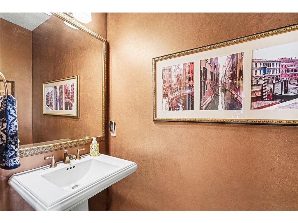 1520 Bridgewater Road Golden Valley MN 55422 - Sweeney Lake 7057266 image21