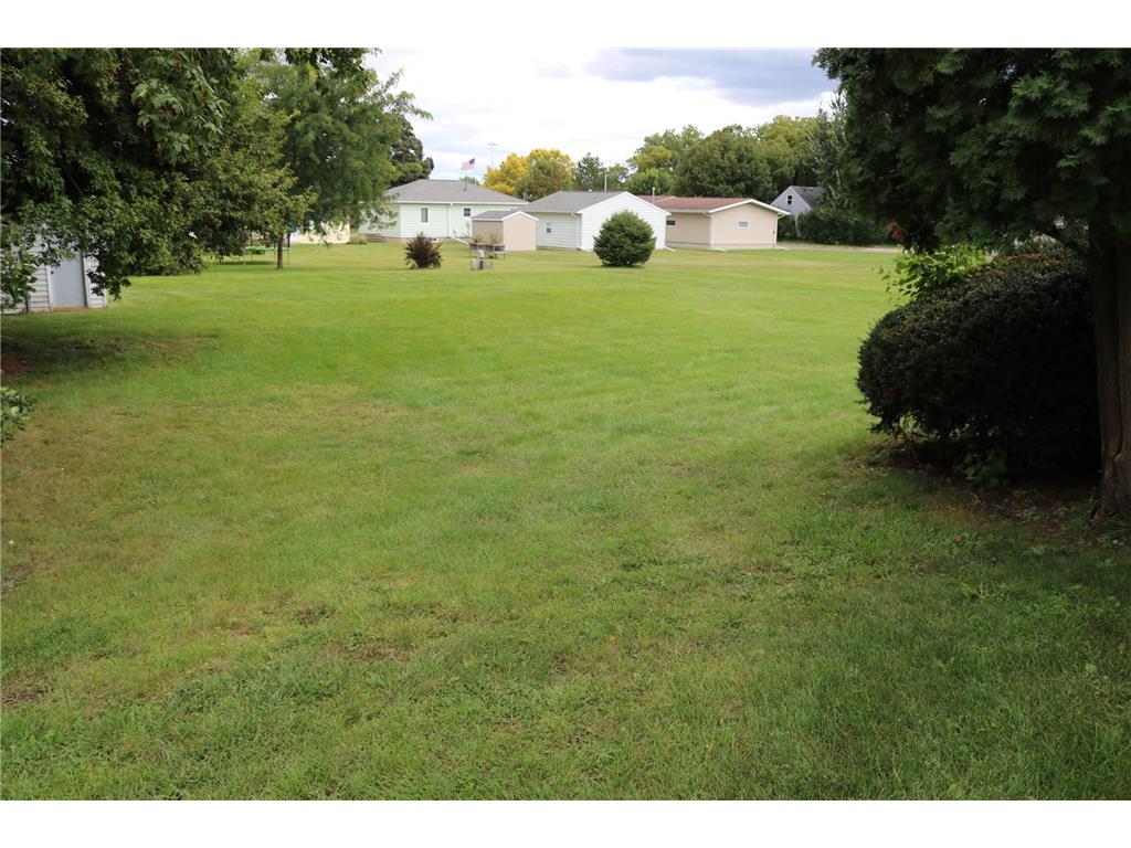 1520 N Elm Street Fairmont MN 56031 6784486 image26