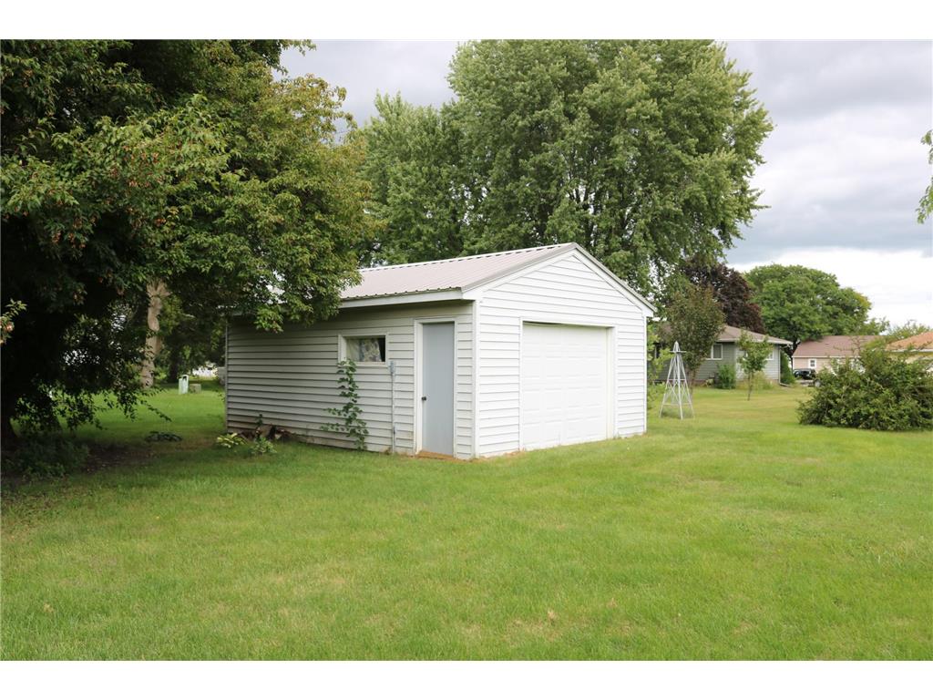 1520 N Elm Street Fairmont MN 56031 6784486 image27