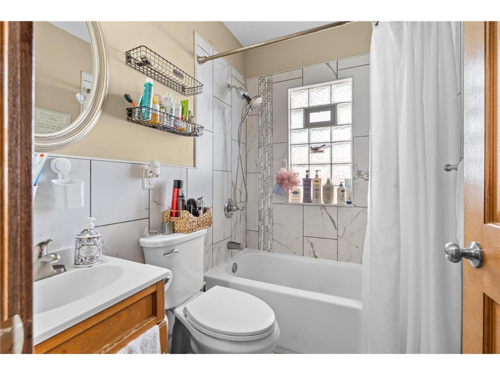 1523 Queen Avenue N Minneapolis MN 55411 7050347 image12