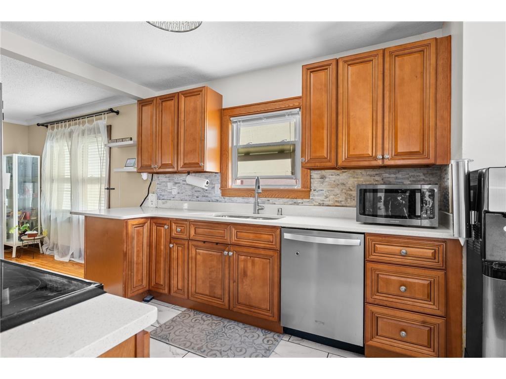 1523 Queen Avenue N Minneapolis MN 55411 7050347 image9