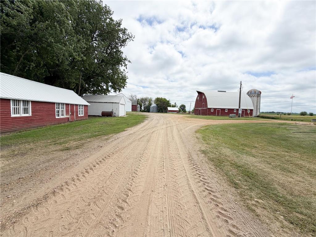 15236 King Avenue Wilmont MN 56185 7094765 image4